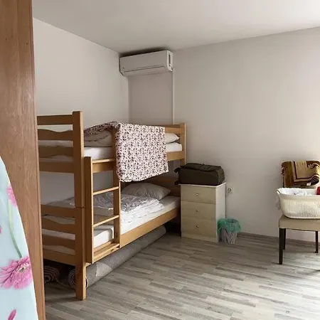 شقة على نهر البوسنة Sarajevo