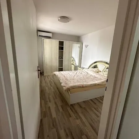 شقة على نهر البوسنة * Sarajevo