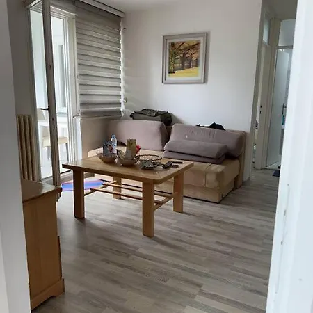 شقة على نهر البوسنة * Sarajevo